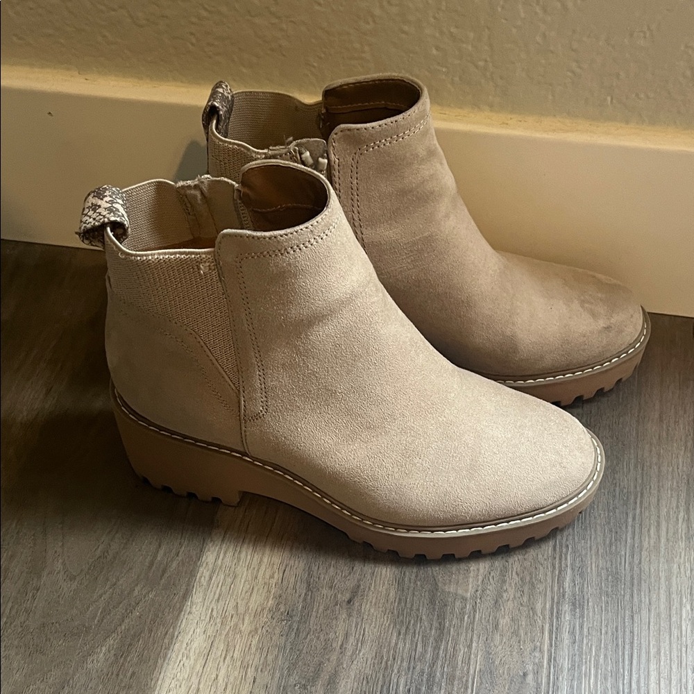 Universal Thread Beige Ankle Booties